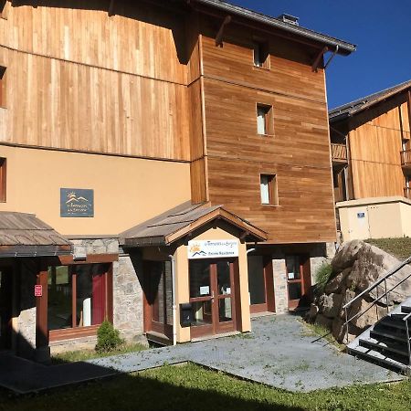 T2 skis aux pieds Les Terrasses de la Bergerie Orcières Extérieur photo